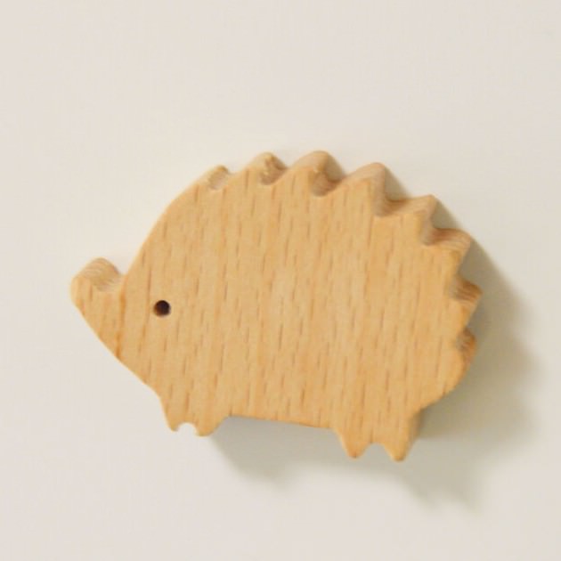 ピリカラマキアート 木製、はりねずみマグネット